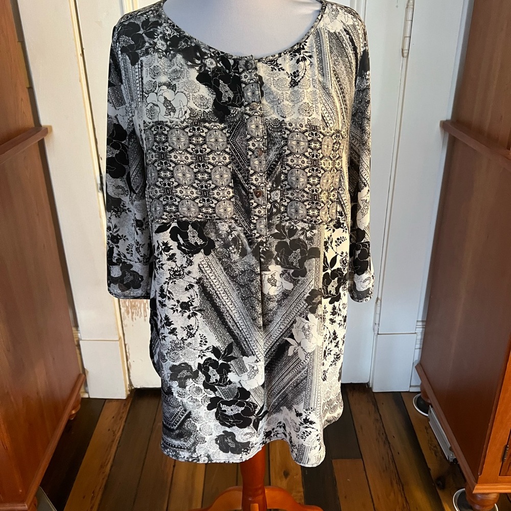 Nice tunic blouse, polyester, slightly, sheer, with some nice detail.